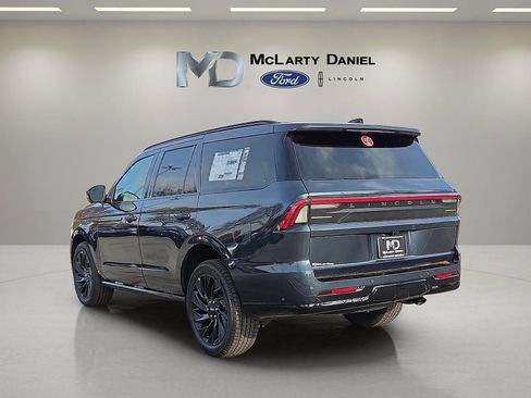 New 2025 Lincoln Navigator Reserve w/ Jet Appearance Package image 4