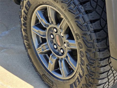 Used 2024 GMC Sierra 1500 AT4X image 11