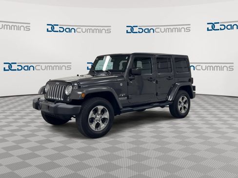 Used 2017 Jeep Wrangler Unlimited Sahara w/ Connectivity Group AWD/4WD image 4
