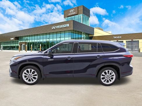 Used 2021 Toyota Highlander Limited FWD image 9