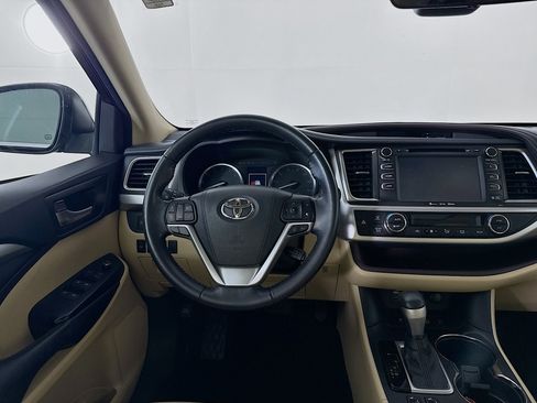 Certified 2017 Toyota Highlander XLE AWD/4WD image 23