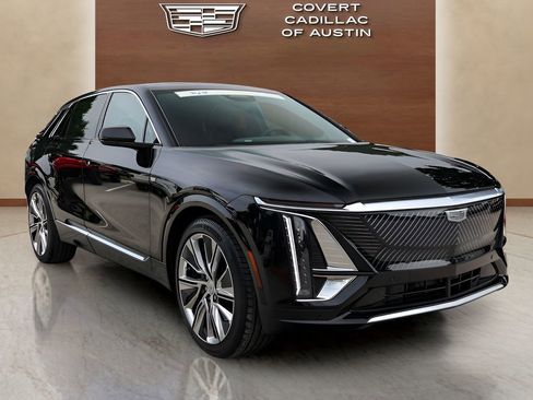 Certified 2025 Cadillac Lyriq Luxury w/ LPO, Floor Liner Package AWD/4WD image 6