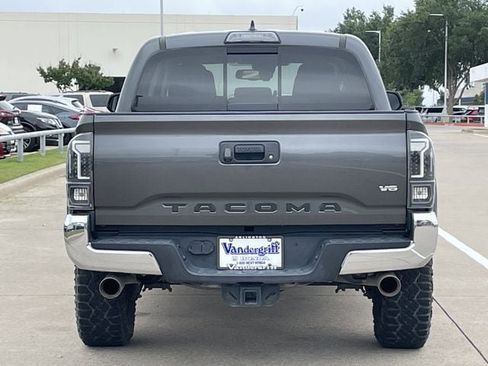 Used 2018 Toyota Tacoma SR5 RWD image 5