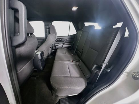 Used 2025 Toyota 4Runner SR5 AWD/4WD image 27