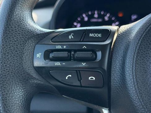 Used 2019 Kia Rio S image 17