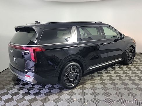 Used 2025 Kia Carnival SX FWD image 4