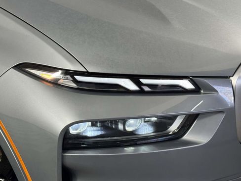 Used 2024 BMW X7 xDrive40i w/ Climate Comfort Package image 15