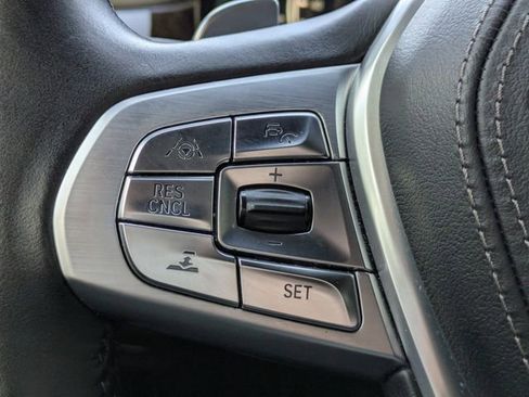 Used 2017 BMW 750i image 30