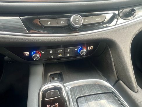 Used 2019 Buick Enclave Essence image 18