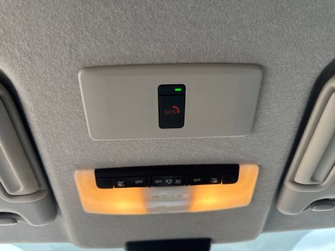 Used 2022 Nissan Kicks SR w/ Premium Package FWD image 26
