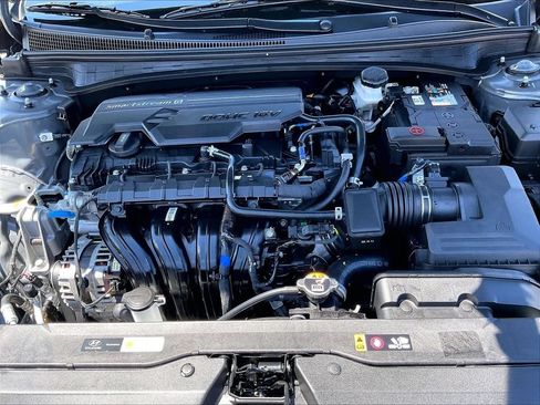 Used 2025 Hyundai Elantra SE FWD image 28