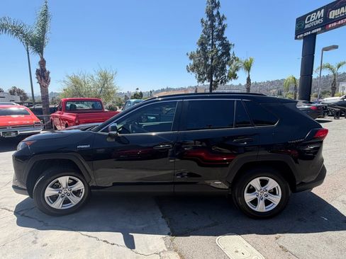 Used 2020 Toyota RAV4 LE AWD/4WD image 6
