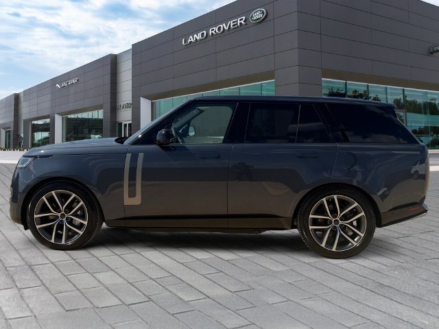 Certified 2026 Land Rover Range Rover SE AWD/4WD image 2