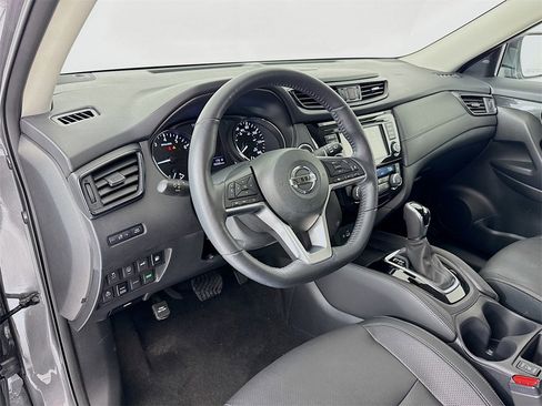 Used 2018 Nissan Rogue SL image 4