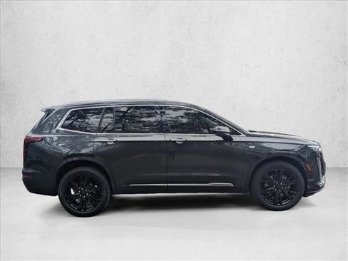 Used 2023 Cadillac XT6 Premium Luxury image 4