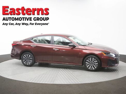 Used 2025 Nissan Altima 2.5 SV FWD image 44