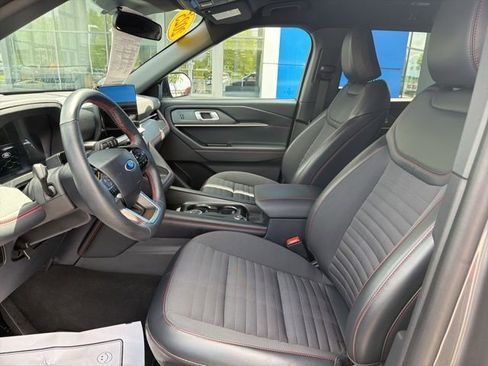 Used 2025 Ford Explorer ST-Line w/ ST-Line Street Pack AWD/4WD image 13
