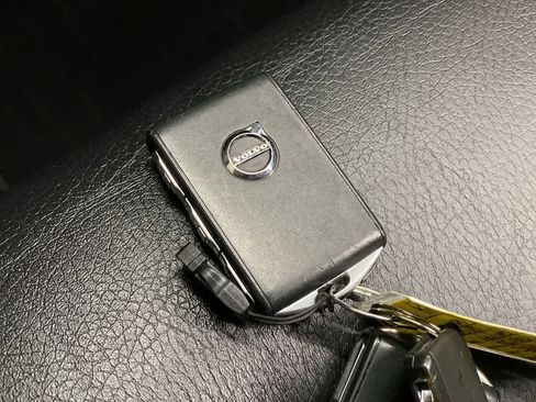 Used 2018 Volvo XC90 T6 Momentum w/ Convenience Package image 31