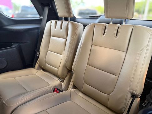 Used 2017 Ford Explorer XLT w/ Equipment Group 202A image 15
