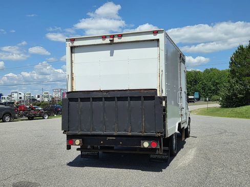 Used 2015 Chevrolet Express 3500 RWD image 11