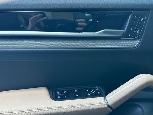 New 2026 Porsche Cayenne E-Hybrid AWD/4WD image 12