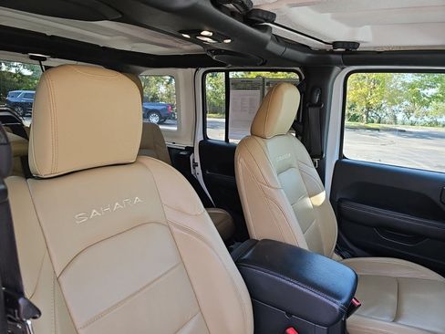 Used 2019 Jeep Wrangler Unlimited Sahara AWD/4WD image 11
