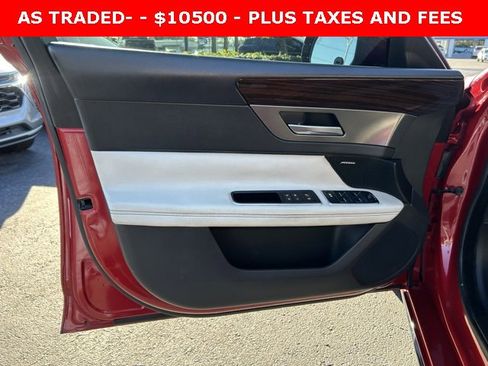 Used 2016 Jaguar XF S image 12