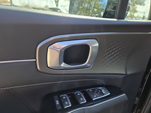 Certified 2022 Kia Sorento SX image 19