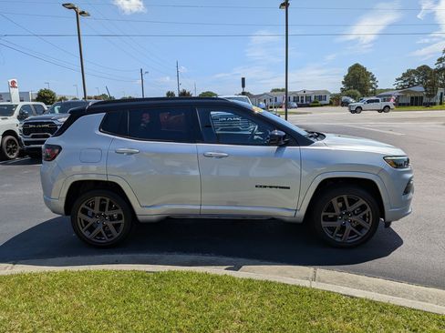 Used 2025 Jeep Compass Limited w/ Driver Assist Group I AWD/4WD image 4