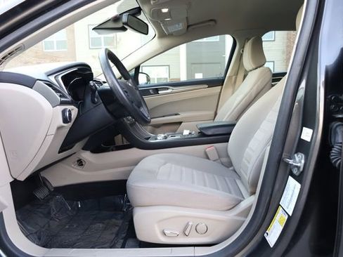 Used 2020 Ford Fusion SE image 12