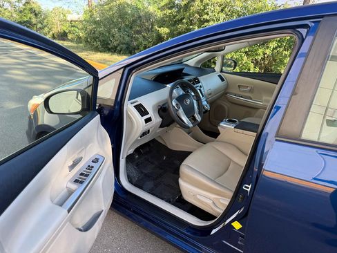 Used 2012 Toyota Prius V Five FWD image 12
