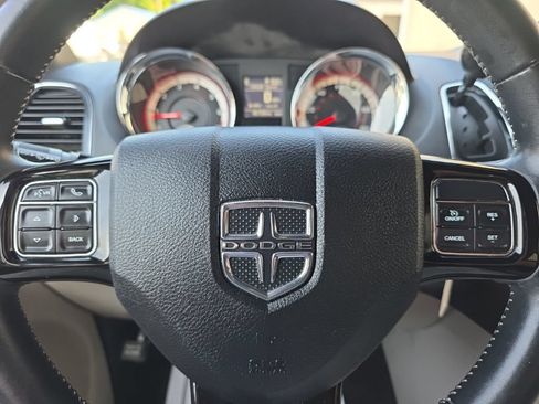 Used 2018 Dodge Grand Caravan SXT w/ Rear Park Assist Package FWD image 16