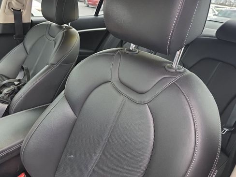 Used 2023 Genesis G70 2.0T image 5