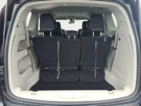 Used 2024 Chrysler Pacifica Touring-L FWD image 23