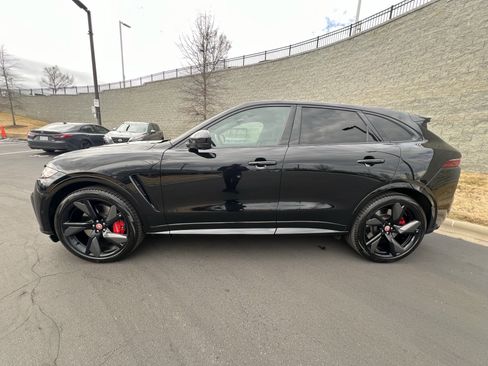 Used 2023 Jaguar F-PACE SVR image 4