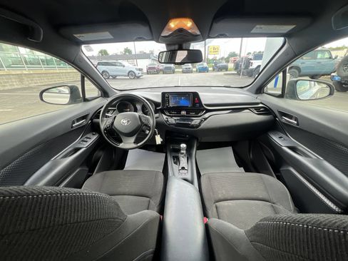 Used 2018 Toyota C-HR XLE FWD image 35