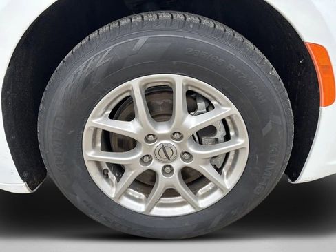 Used 2024 Chrysler Pacifica Touring-L FWD image 10