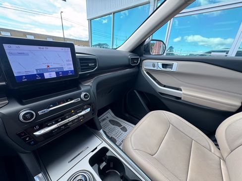 Used 2020 Ford Explorer Limited RWD image 18