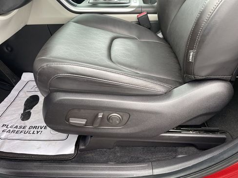 Used 2024 Kia Carnival LX image 18