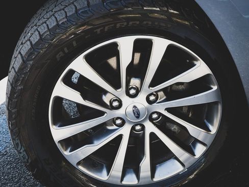 Used 2018 Ford Expedition Limited w/ Equipment Group 301A AWD/4WD image 26