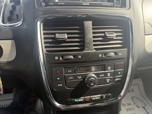 Used 2016 Dodge Grand Caravan R/T FWD image 13