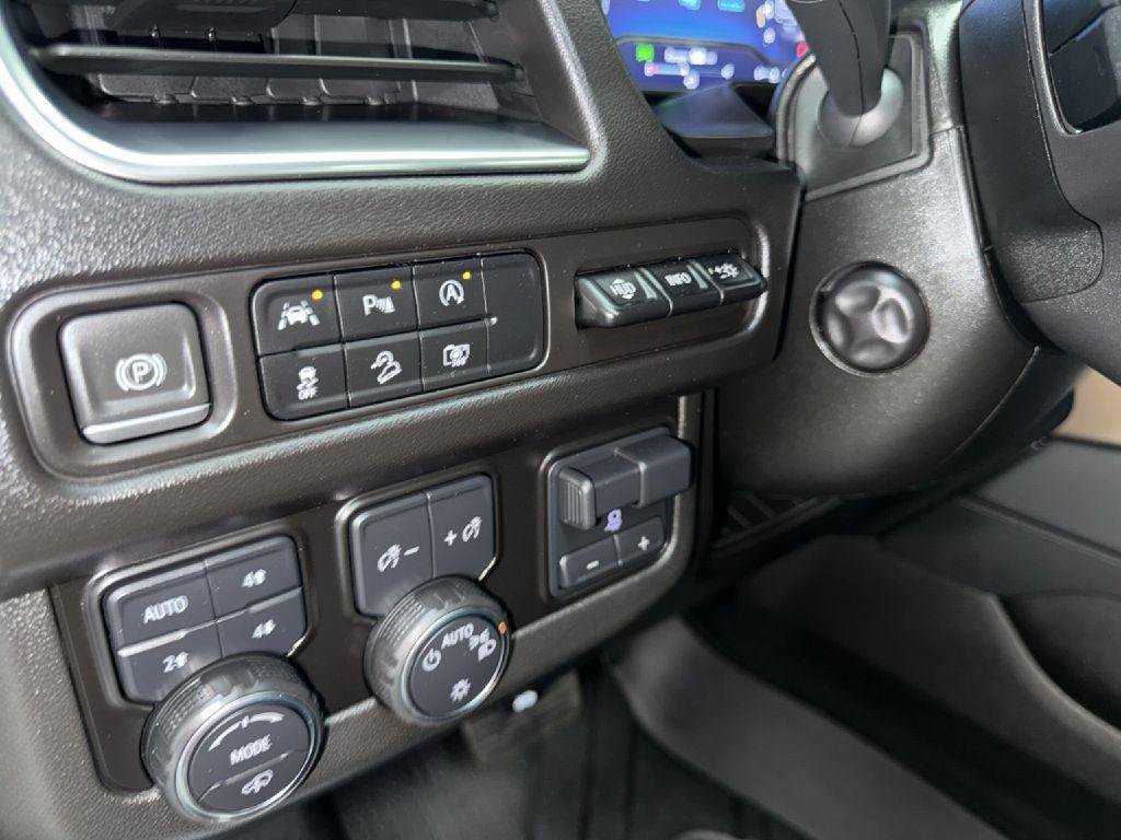 Used 2024 Chevrolet Tahoe High Country AWD/4WD image 22
