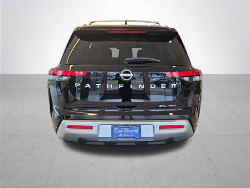 Used 2025 Nissan Pathfinder SL AWD/4WD image 9