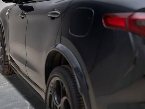 Used 2023 Alfa Romeo Stelvio Quadrifoglio image 19