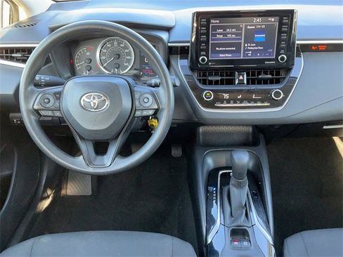 Used 2022 Toyota Corolla LE image 12