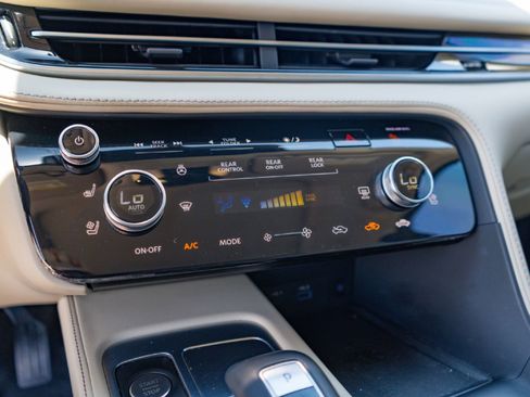 Certified 2023 INFINITI QX60 Sensory w/ Vision Package AWD/4WD image 16