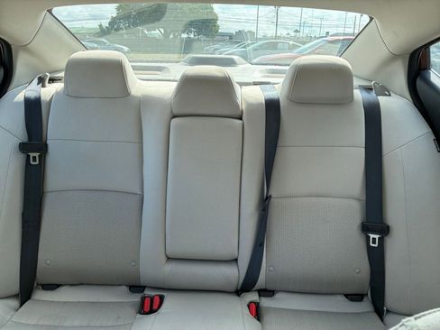 Used 2025 Nissan Altima 2.5 SV FWD image 33