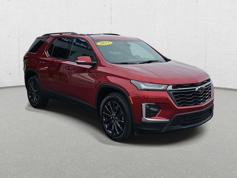 Used 2023 Chevrolet Traverse RS image 3