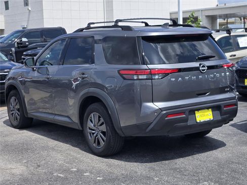 Used 2022 Nissan Pathfinder SV FWD image 5