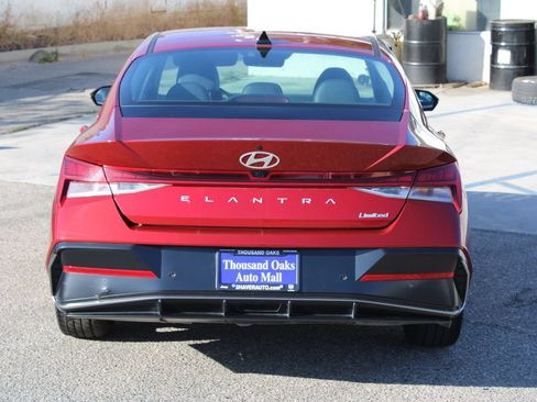 Used 2024 Hyundai Elantra Limited FWD image 5